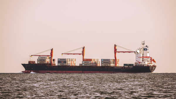 美国发起涉“强迫劳动”的301调查是一步“输棋”｜专家热评