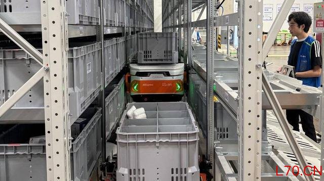机器人变革准备拿谁开刀 仓储工人首当其冲
