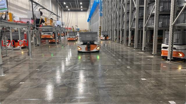 机器人变革准备拿谁开刀 仓储工人首当其冲