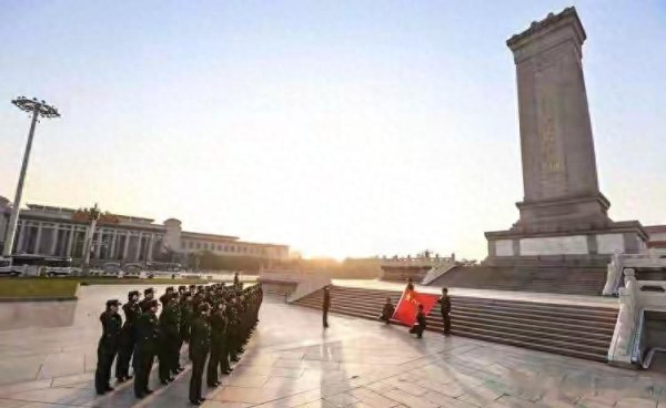 宋庆龄说, 人民英雄永垂不朽! 其实就是毛泽东主席自己的墓志铭